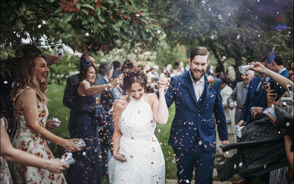 bride & groom confetti throw