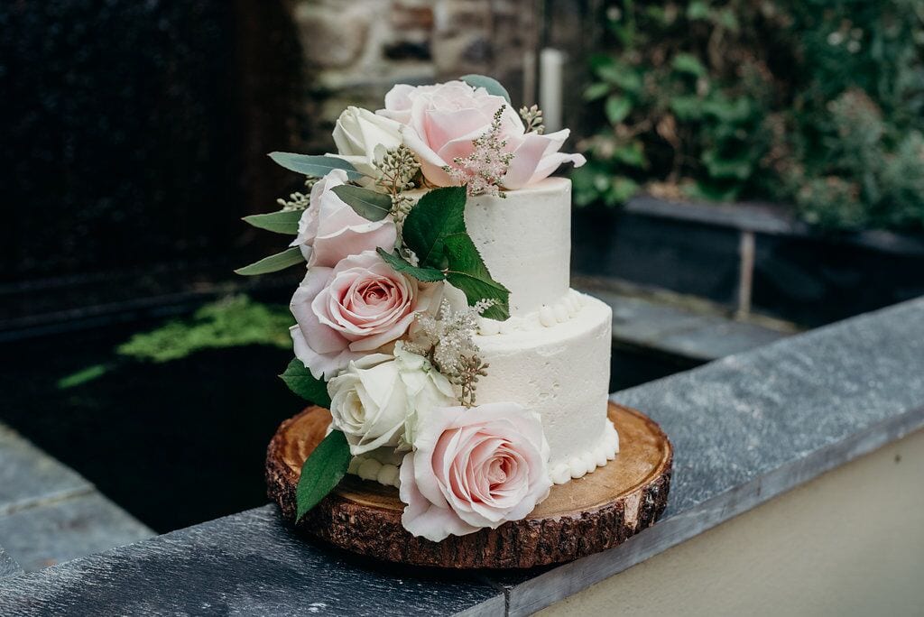 november recap elopement wedding cake cream and pink