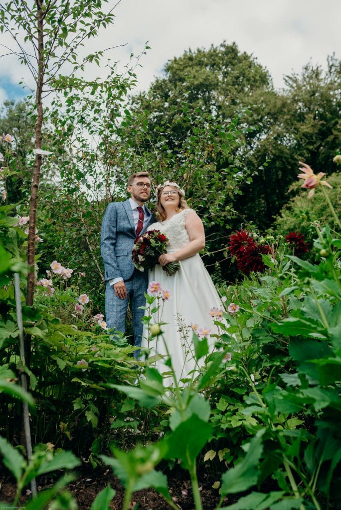 bride & groom outdoor wedding photography