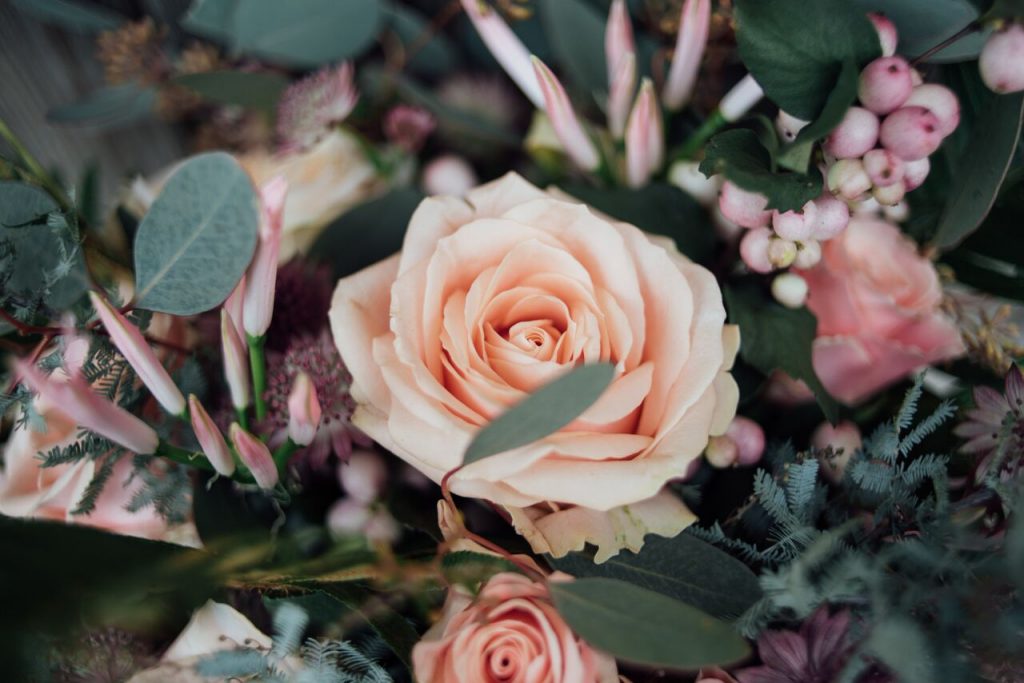 october recap post peach bridal bouquet 