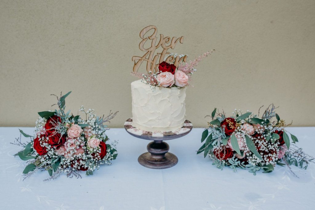 november recap elopement wedding cake cream and red