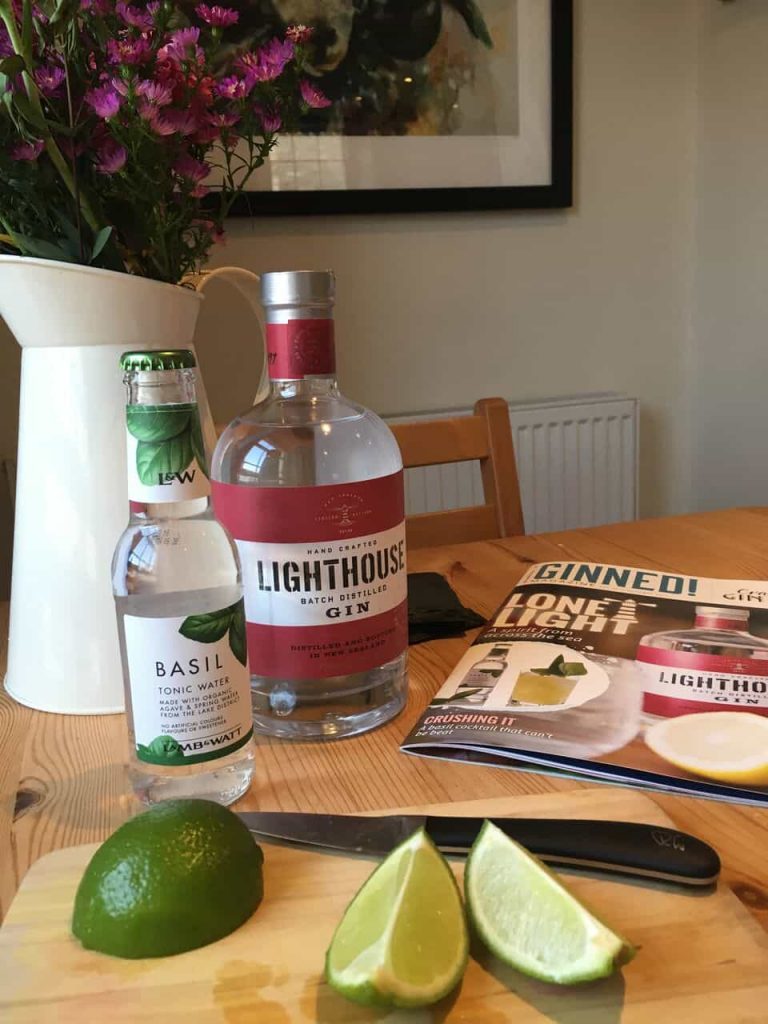 lighthouse ginspiration, lime tonic and gin on table