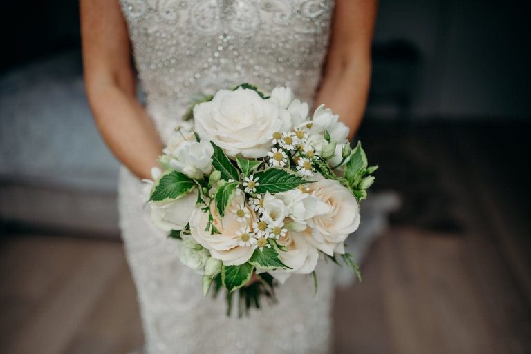 daisy and rose bridal bouquet