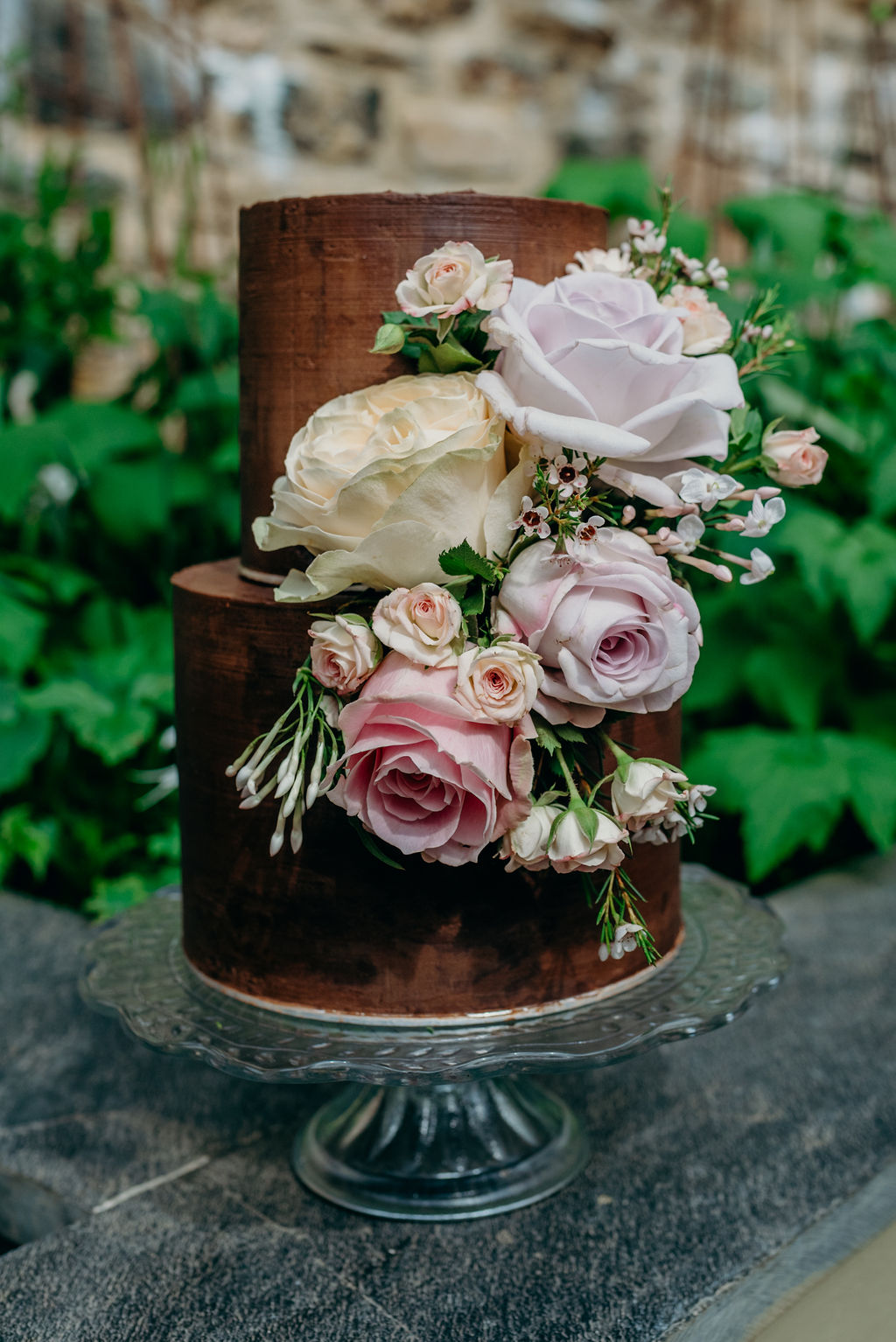 chocolate fondant cake, elopement cakes, flowers, roses, pink & pretty, two tiers, ever after