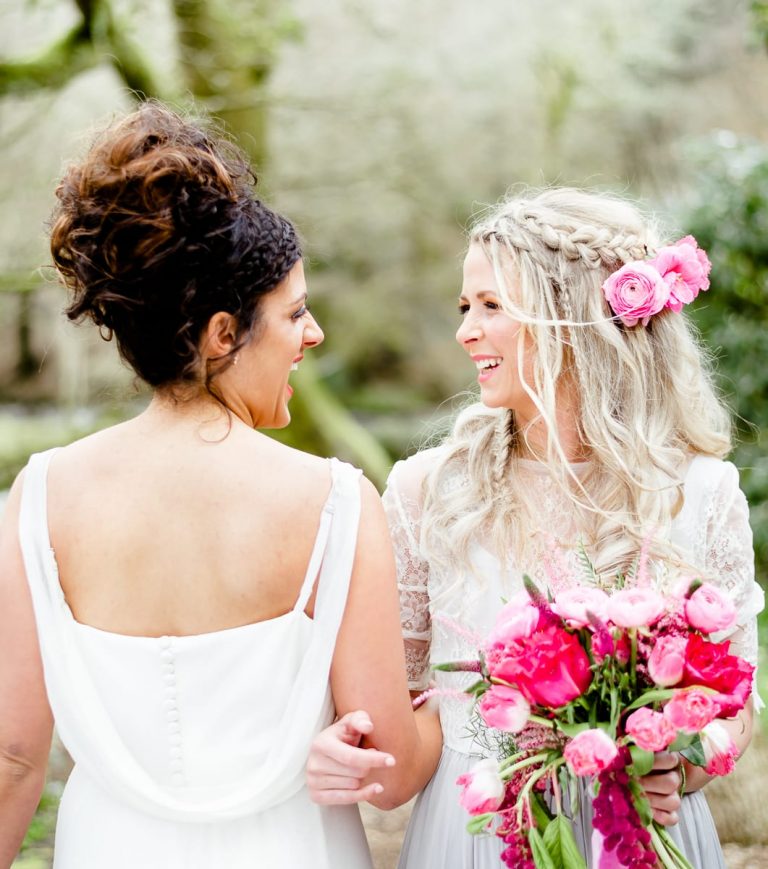 2 brides photo shoot pink bouquet